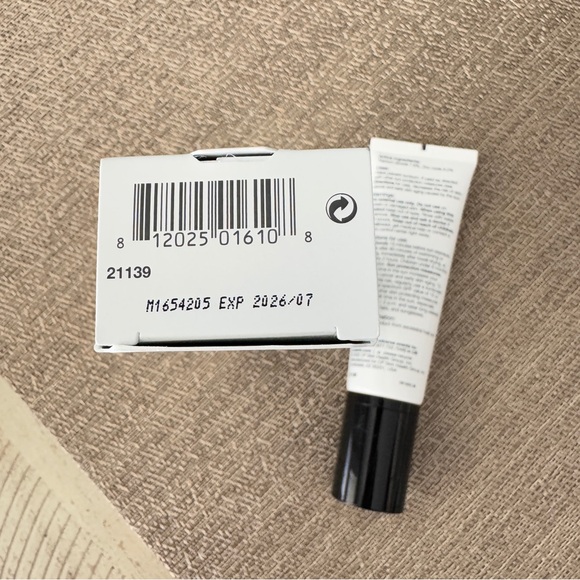 PCA Skin Sheer Tint Broad UV Spectrum SPF 45 Water Resistant Tinted Sunscreen - Picture 4 of 7